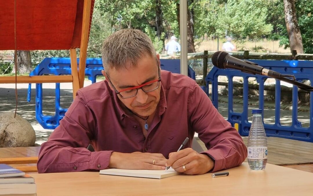 El escritor Julio César Izquierdo, finalista en tres certámenes literarios nacionales
